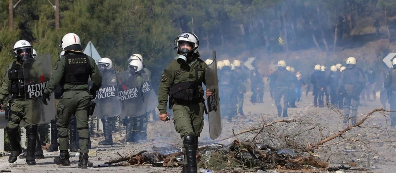 Στη Λέσβο κλούβες των ΜΑΤ μαζί με δύο «Αίαντες» - Ενισχύονται οι αστυνομικές δυνάμεις (βίντεο)